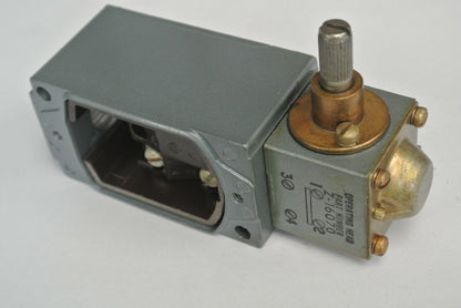 ALLEN-BRADLEY 802T-H2 / OILTIGHT LIMIT SWITCH / SPRING RETURN / NEW SURPLUS