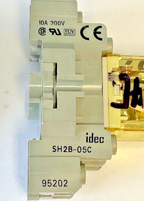 IDEC SH2B-05C RELAY SOCKET / RH2B-U RELAY 24VDC ***LOTOF2***