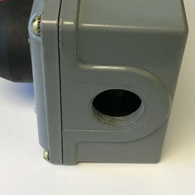 WESTINGHOUSE TYPE OT-1 CLASS 15-022 PUSHBUTTON STATION 600VAC/DC