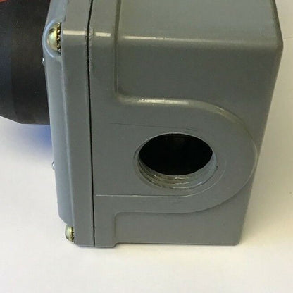 WESTINGHOUSE TYPE OT-1 CLASS 15-022 PUSHBUTTON STATION 600VAC/DC