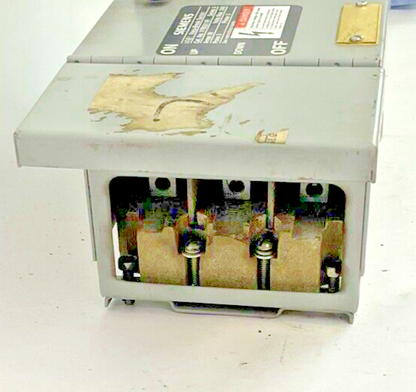 SIEMENS V7B3211R VACU-BREAK SWITCH 30A PH3 240V 3POLE FUSIBLE