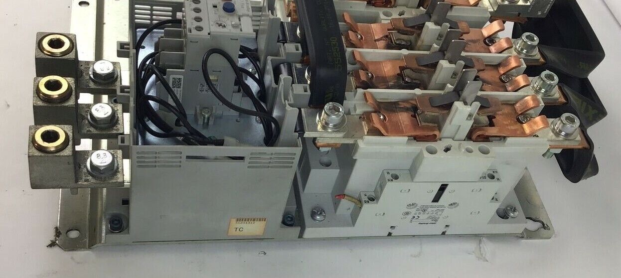 ALLEN BRADLEY 100-D300ED24 SER.B REVERSING STARTER W/ 193-EEKG SER.C
