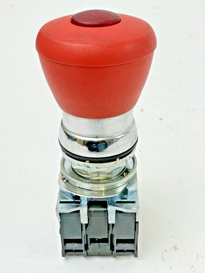 ALLEN-BRADLEY - 800F-N3W SER. B - RED PUSH BUTTON W/ 800F-X01 SER. A (X2)