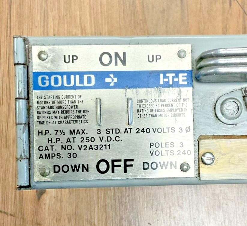 GOULD / ITE V2A3211 TWIN PANELBOARD SWITCH HP 7 1/2 240V/250VDC 3POLE 30A 3PH