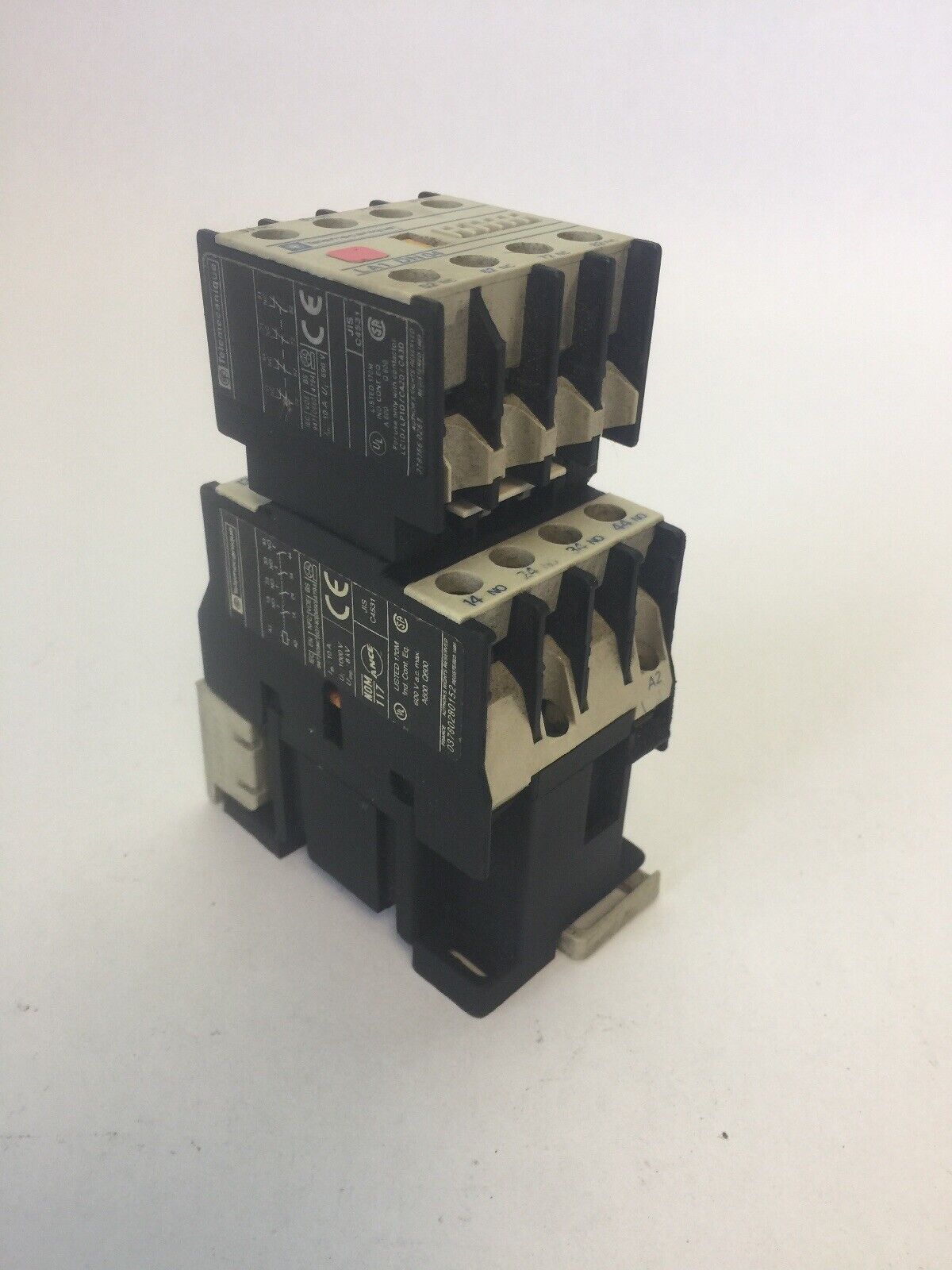 TELEMECANIQUE CA2DN40 CONTACTOR COIL 120V 60HZ LA4DA1U SUPRESSOR LA1DN04 AUXILIA