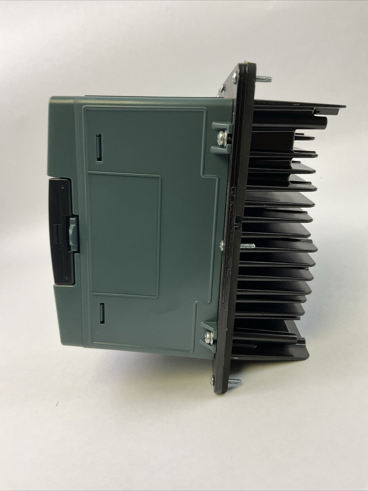 ROCKWELL AUTOMATION 9VT41F-005BTNNN AC DRIVE SERIES A 400V 3HP FIRMWARE NO 3.001