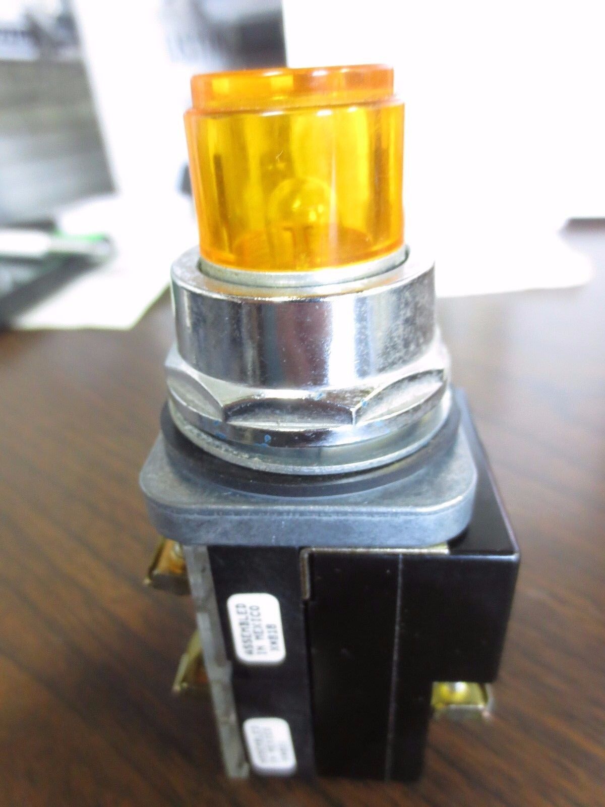 SIEMENS 52PA6G9A ILLUMINATED PUSH-TO-TEST PILOT LIGHT, AMBER Ser. F 120VAC