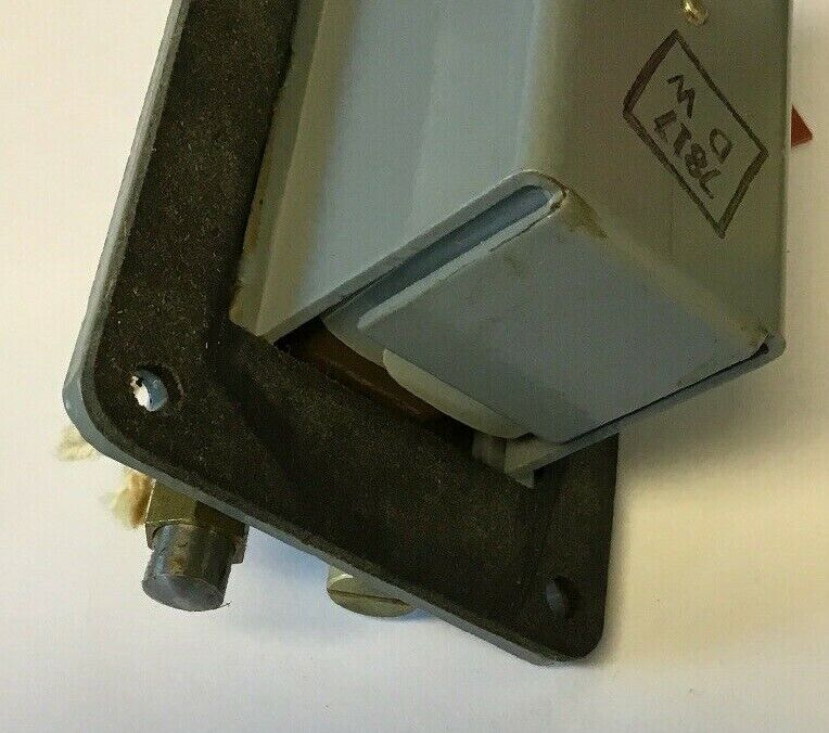 SQUARE D CLASS 9007 TYPE AF22-S1 LIMIT SWITCH