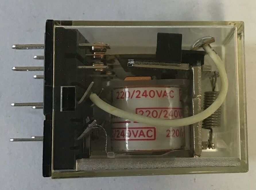 OMRON MY2 RELAY 220/240VAC 5A ***LOTOF4***