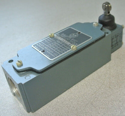 ALLEN-BRADLEY 802T-K1T OILTIGHT LIMIT SWITCH, SIDE PUSH ROLLER - NEW SURPLUS
