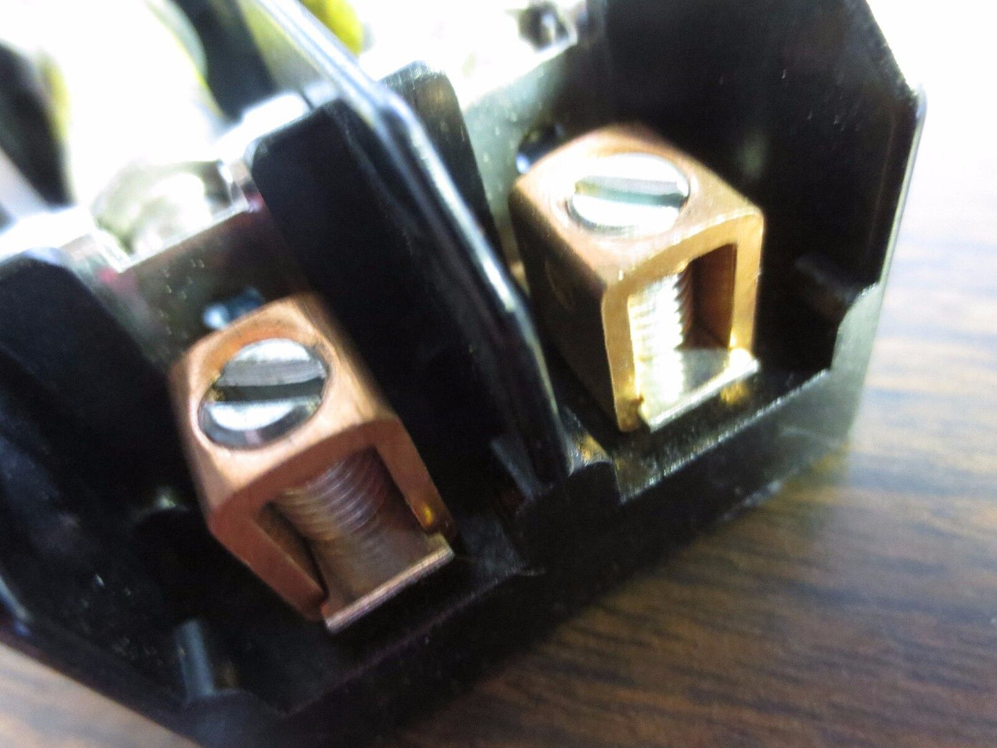 BUSS BC6032B FUSE BLOCK w/ TWO FUSES (LP-CC-15)