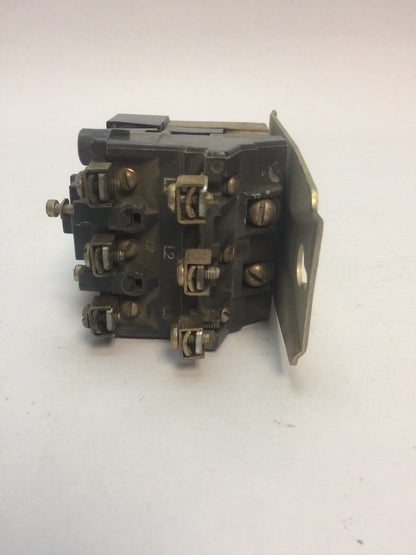 ALLEN BRADLEY X233635 CONTACTOR 600VAC 18AMP SER K SIZE 0 70A86 COIL 120V 60CY