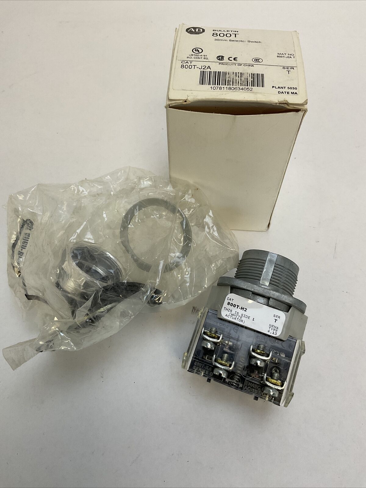 ALLEN BRADLEY 800T-J2A 30mm SELECTOR SWITCH SER T