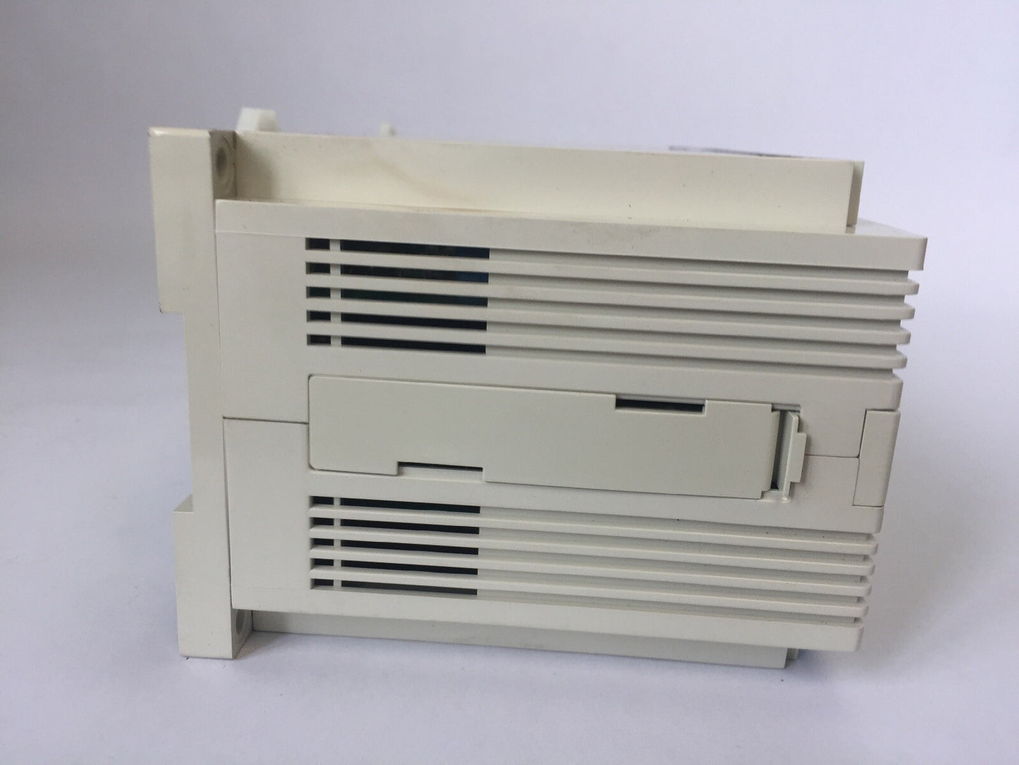 ALLEN BRADLEY 1745-E103 SLC 100 PROGRAMMABLE CONTROLLER  LINE VOLTAGE 100/200VAC