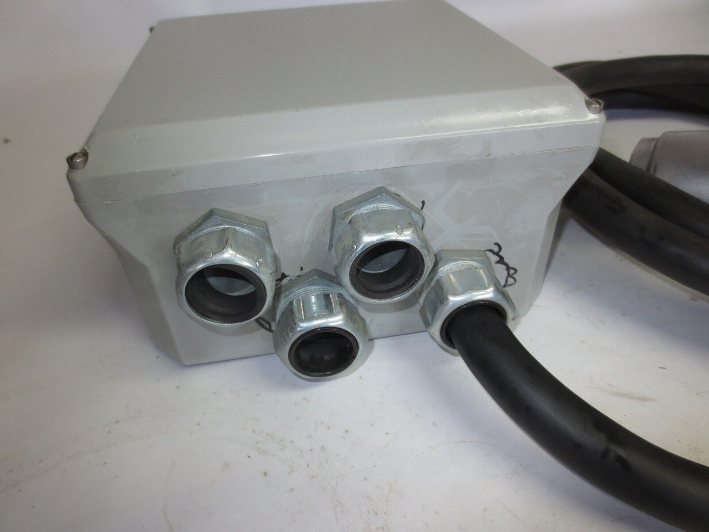 CROUSE-HINDS APJ6485 + CARLON 54D1 JUNCTION BOX + (4) 30H BKP CONNECTORS