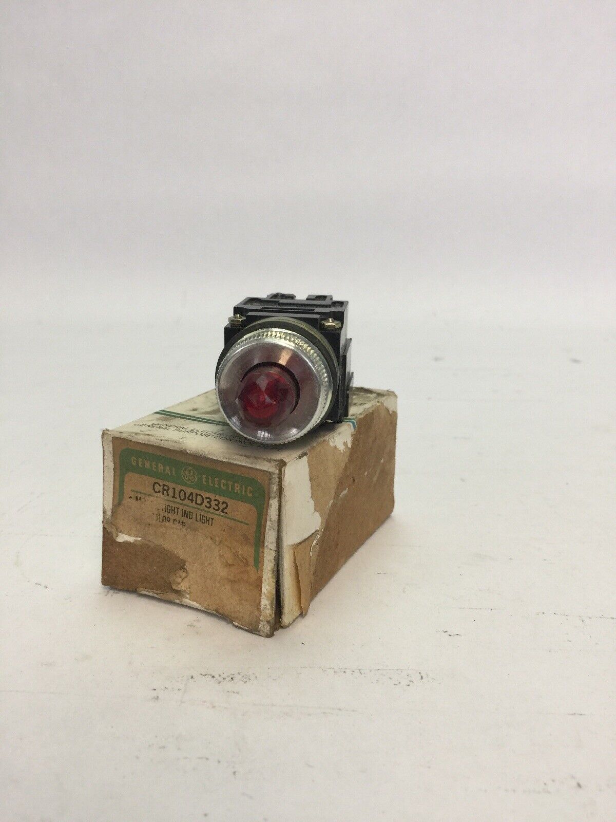 GE CR104D332 MIN OILTIGHT IND LIGHT RED 115V 60/50HZ PUST TO TEST