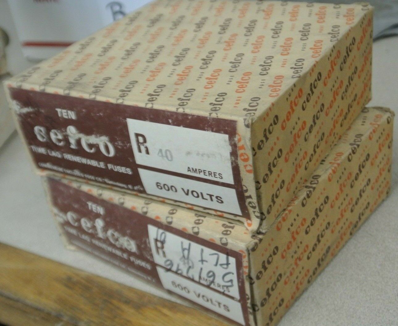 BOX of 10 / CEFCO R40 TIME LAG RENEWABLE FUSE / 40A / 600V / NEW SURPLUS