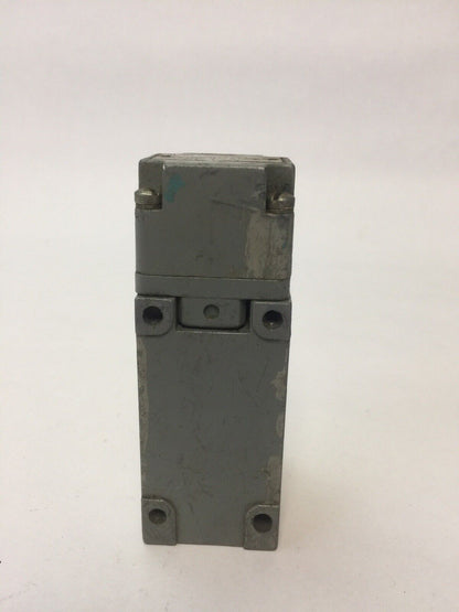 CUTLER HAMMER E50SBN LIMIT SWITCH 120VAC SER A2 NEMA B150 E50DR1 OPERATING HEAD