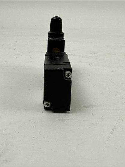 PARKER B3G0BB553C SOLENOID VALVE 145PSI P2E-KV31F 120V 60HZ 1.6VA