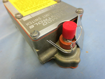 NAMCO EA180-14303 SNAP-LOCK LIMIT SWITCH - NEW SURPLUS