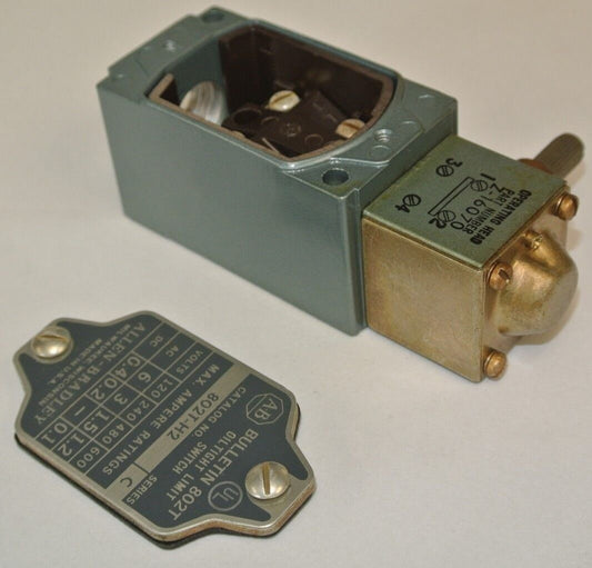 ALLEN-BRADLEY 802T-H2 / OILTIGHT LIMIT SWITCH / SPRING RETURN / NEW SURPLUS