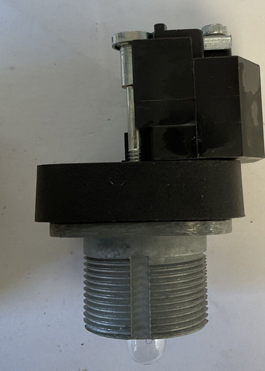 ALLEN BRADLEY 800T-P16 PILOT LIGHT SER.U 120V 50/60HZ MISSING COVER.