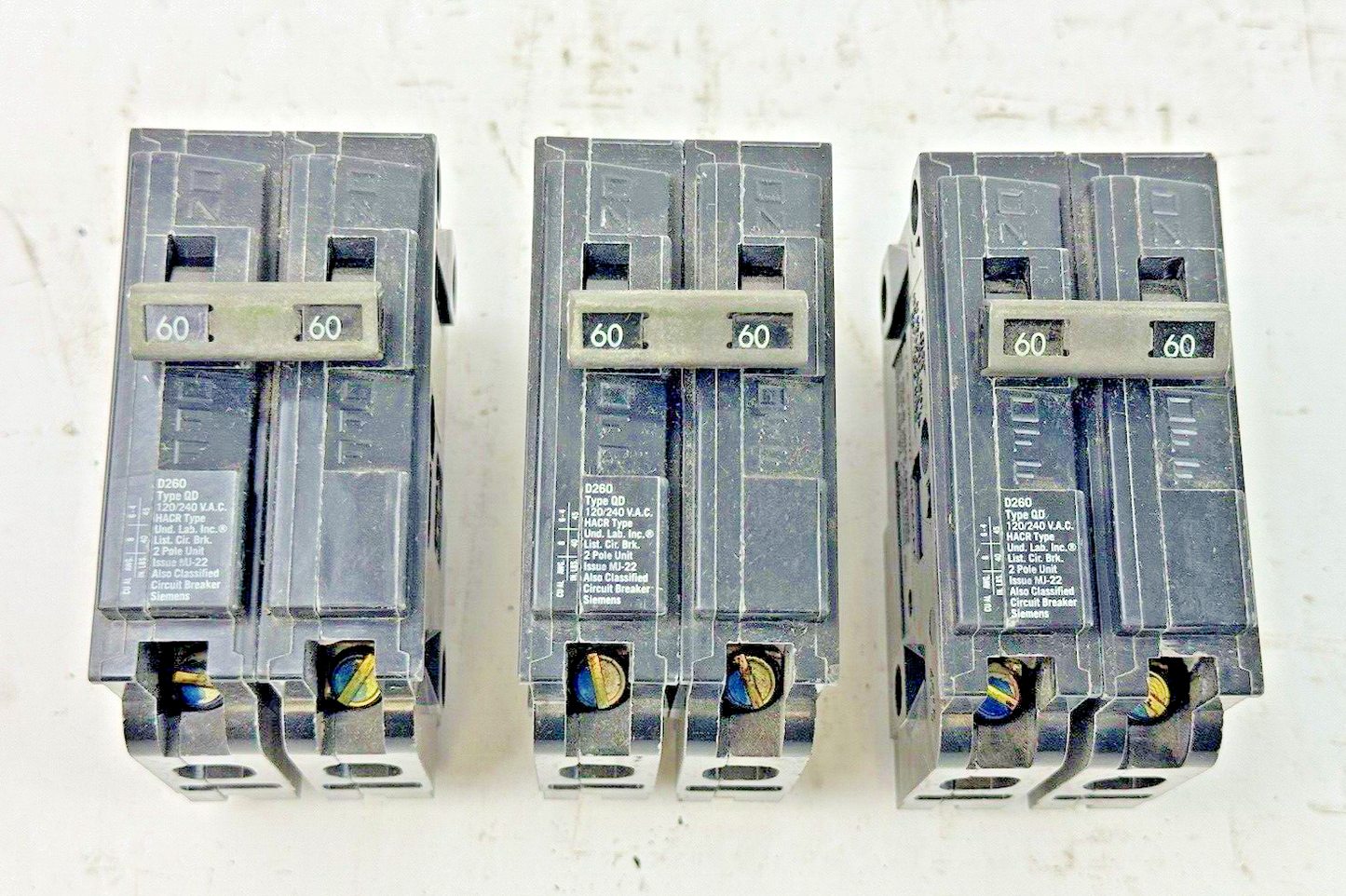 ITE / SIEMENS *BOX OF 3* - D260 - CIRCUIT BREAKERS-60A/2POLE/240VAC/TYPE QD/NEW