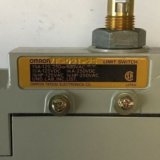 OMRON ZE-Q21-2S LIMIT SWITCH 250VDC 480VAC 15A 1/2HP