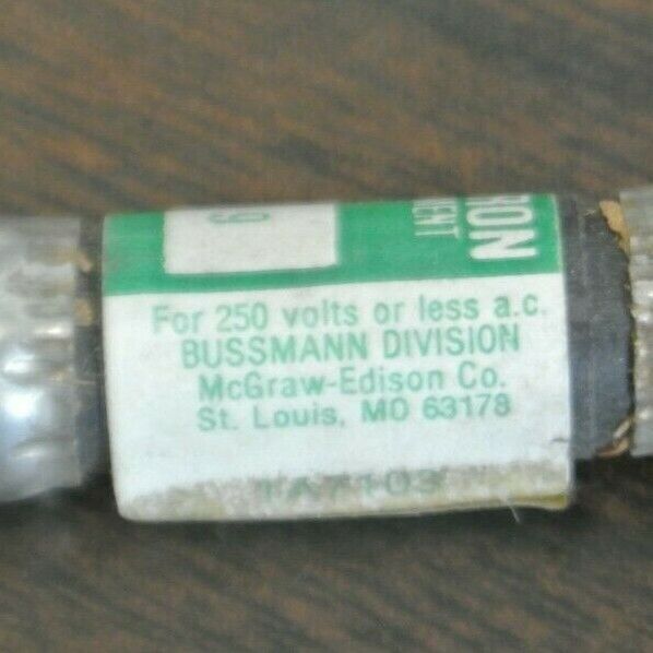 LOT of 4 / BUSS FNM-9 FUSETRON DUAL-ELEMENT FUSE / 9A / 250V / NEW SURPLUS