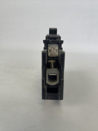 SQUARE D QOU120 CIRCUIT BREAKER 1POLE 20AMP 120/240VAC HACR TYPE YELLOW D