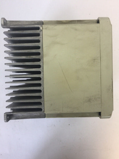 ALLEN BRADLEY 1305-BA06A AC DRIVE INPUT 380-460V 5.8A OUTPUT 380-460V 6.0A 3 HP