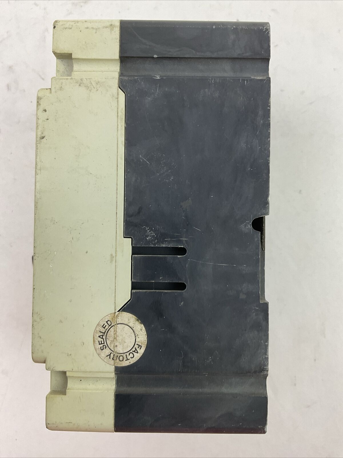 CHALLENGER CE3015 15AMP 480VAC 250VDC 3P MOLDED CASE CIRCUIT BREAKER 6626C03G03