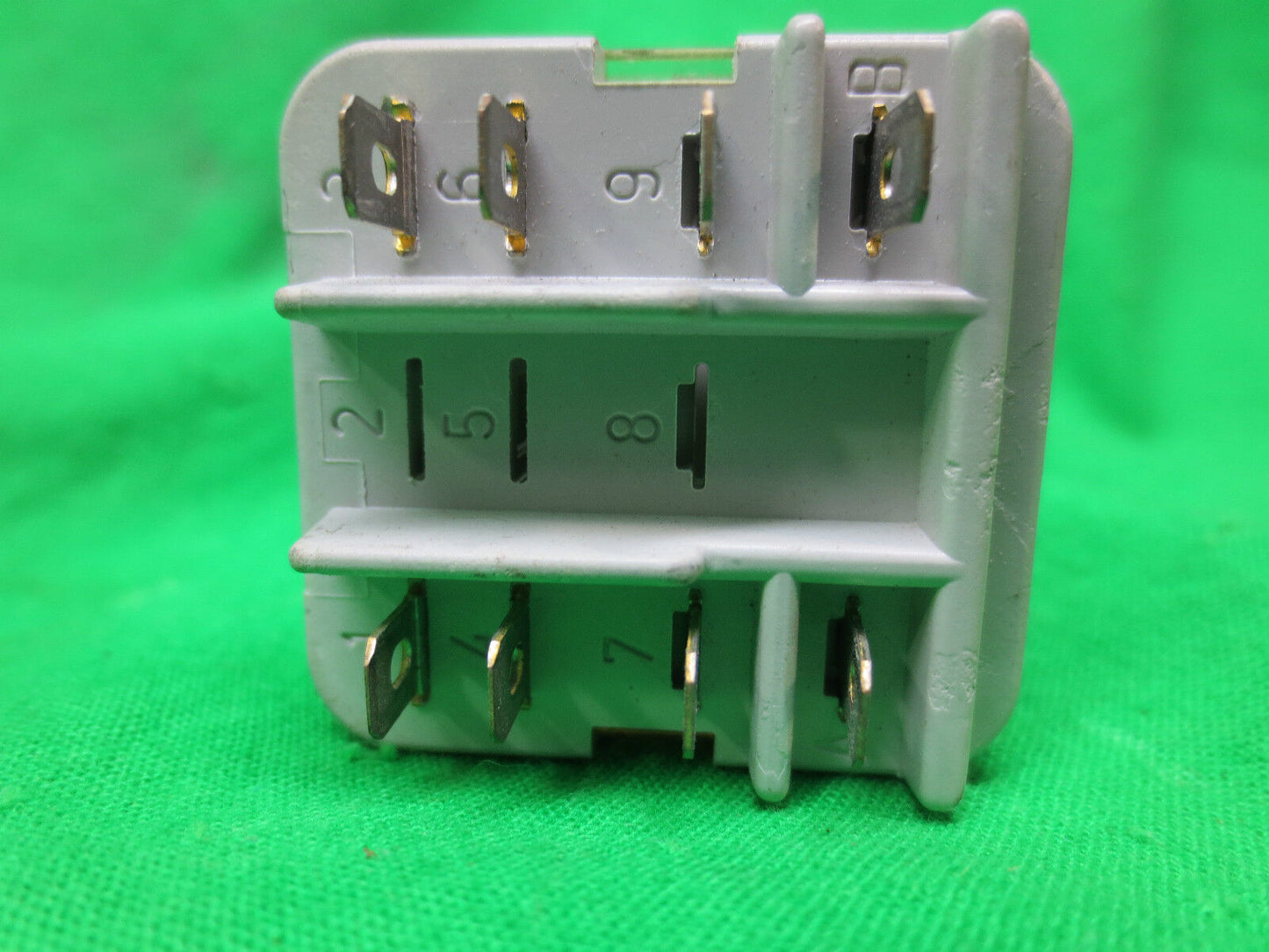ALLEN-BRADLEY 700-HB32A1 Ser A RELAY 120VAC 50/60Hz
