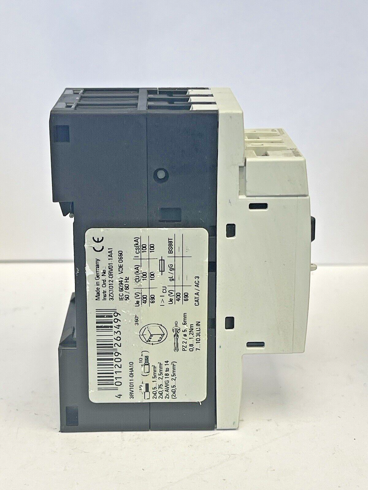 SIEMENS - 3RV1011-0HA10 & 3RV1901-1E-CIRCUIT BREAKER W/ SWITCH TRANSVERSE