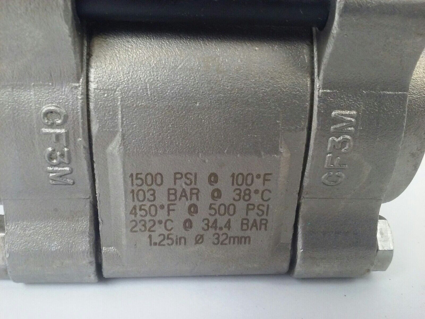 SWAGELOCK SS-67PF24 BALL VALVE 1500 PSI@100, 103F BAR@38C, 450F@ 500PSI, 1.25in