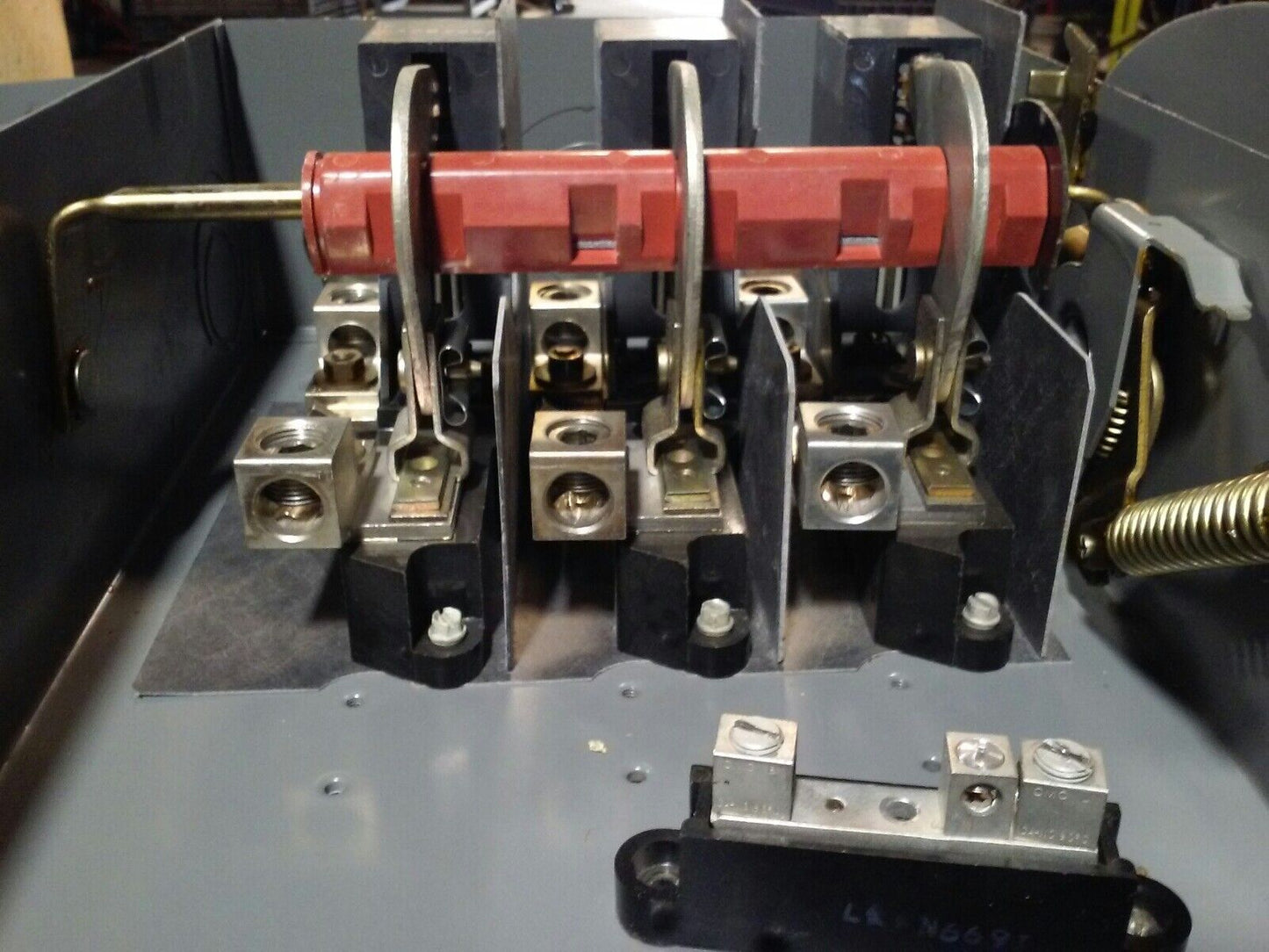 SQ. D HU364, SER. D2, SAFETY SWITCH, 200A, 600VAC/250DC, 3PH, MAX H.P. 150, USED