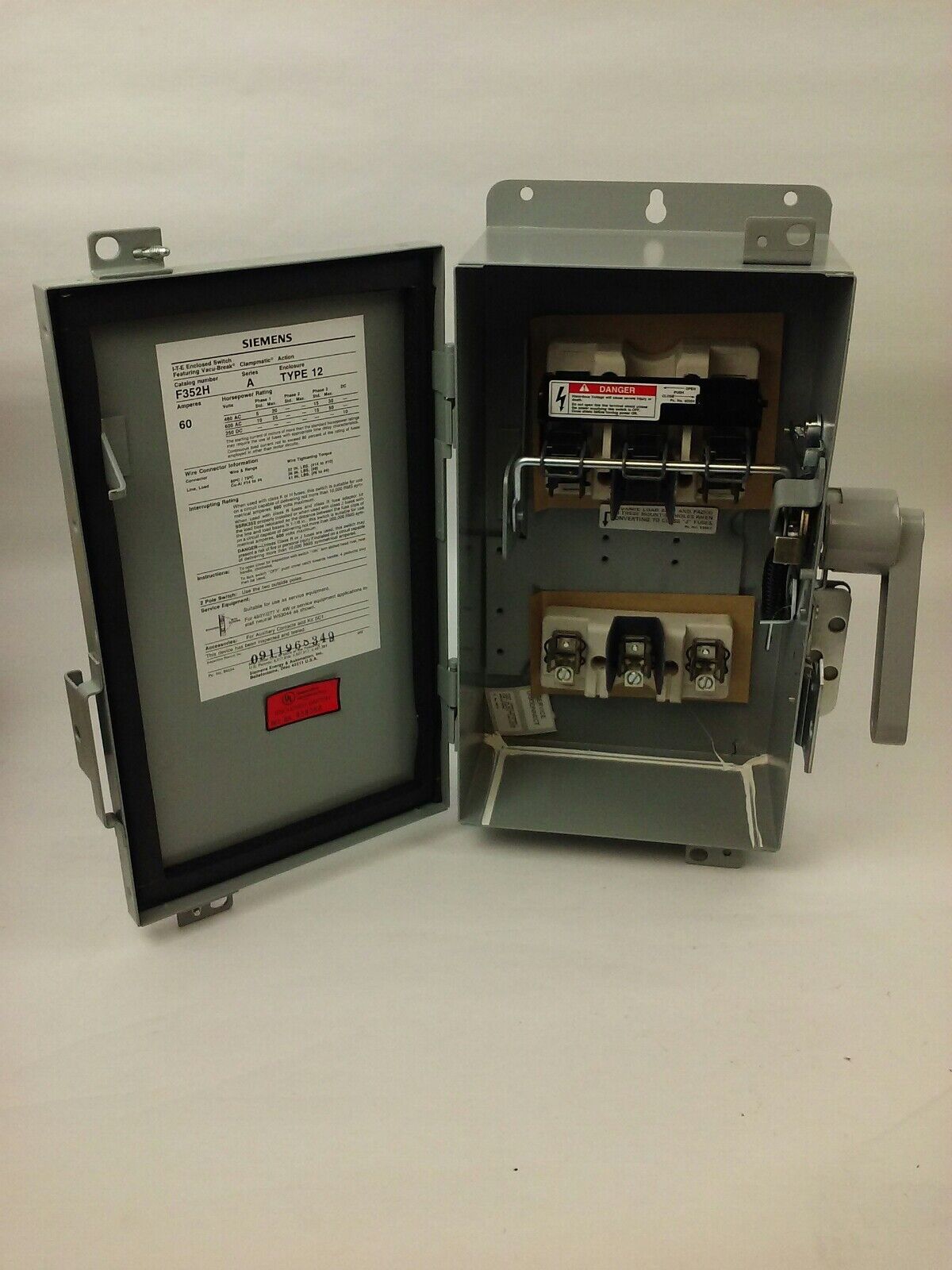 SIEMENS F352H, SER. A, 600VAC, 60A, 3PH, H.D. TYPE 12 ENCLOSED SWITCH INDOOR,NEW