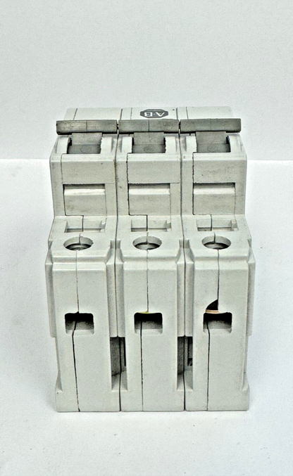 ALLEN-BRADLEY - 1492-CB3-G200 SER. C - MOTOR CONT. - 3 P, 20 A, 277 V, 10HP, 3PH