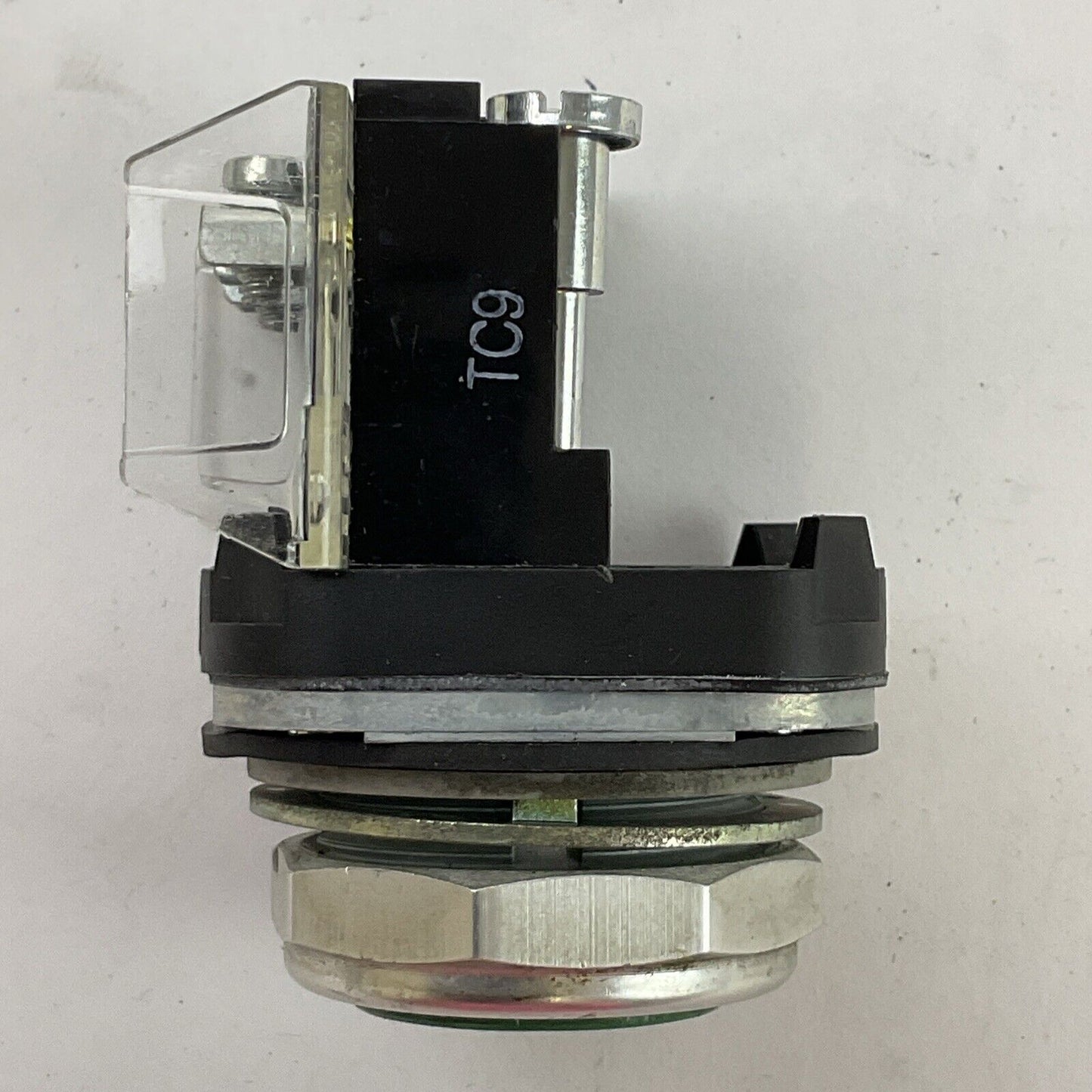 ALLEN BRADLEY 800T-A101 GREEN FLUSH HEAD PUSH BUTTON SER T TYPE 4/13