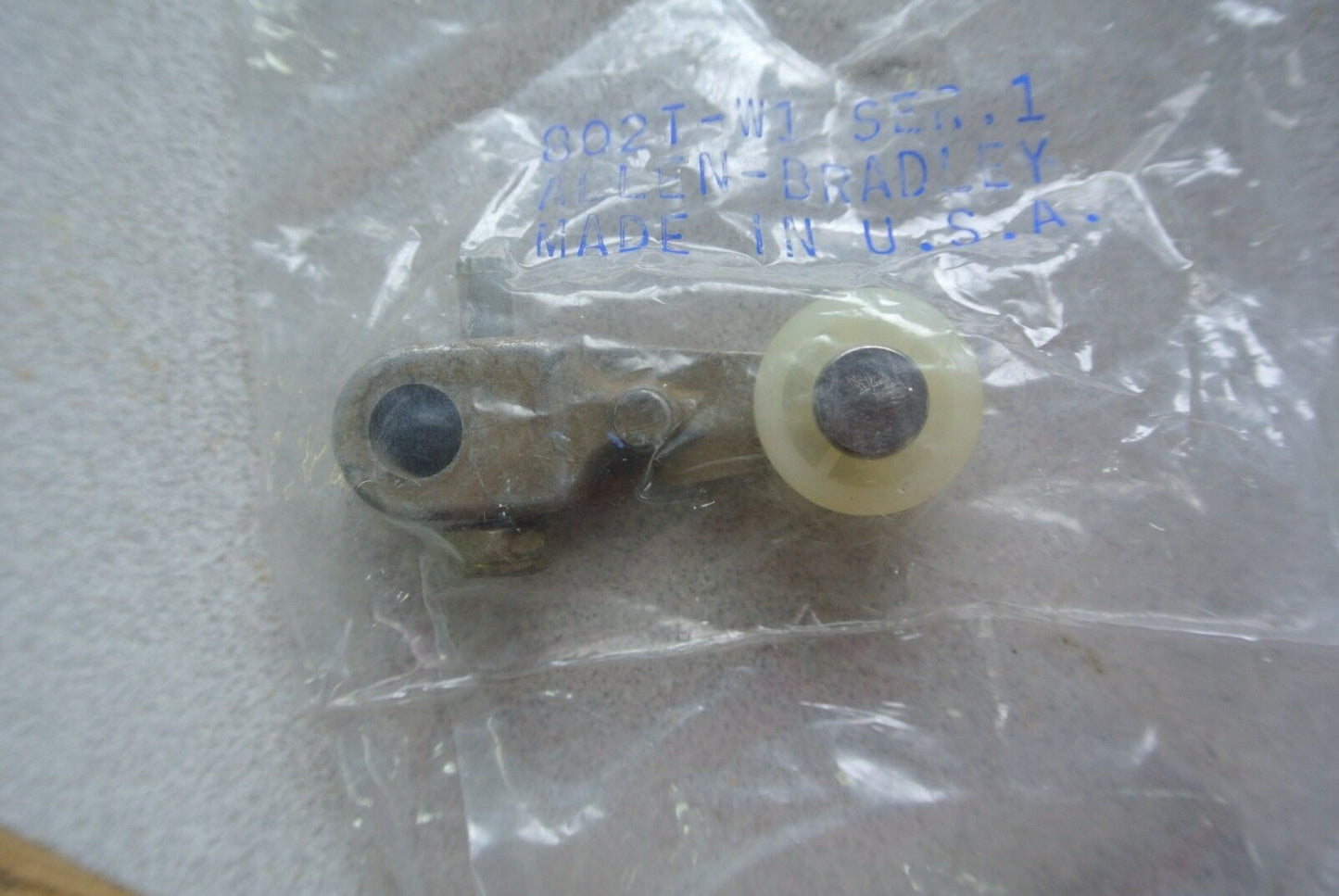 ALLEN-BRADLEY 802T-W1 OPERATING LEVER 3/4"DIAMETER x 9/32"WIDE ROLLER - EACH