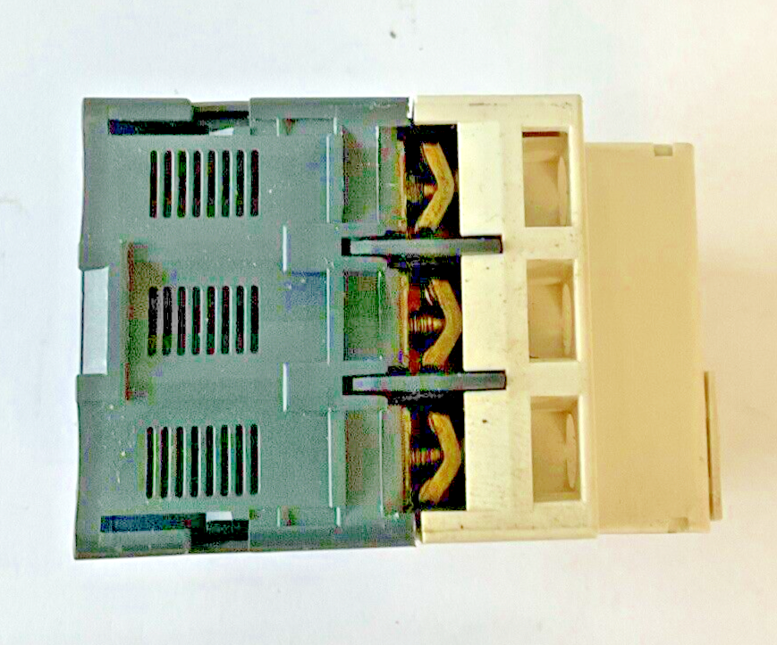 TELEMECANIQUE SQUARE D GV2-RT08 2.5-4A CIRCUIT BREAKER 600VAC
