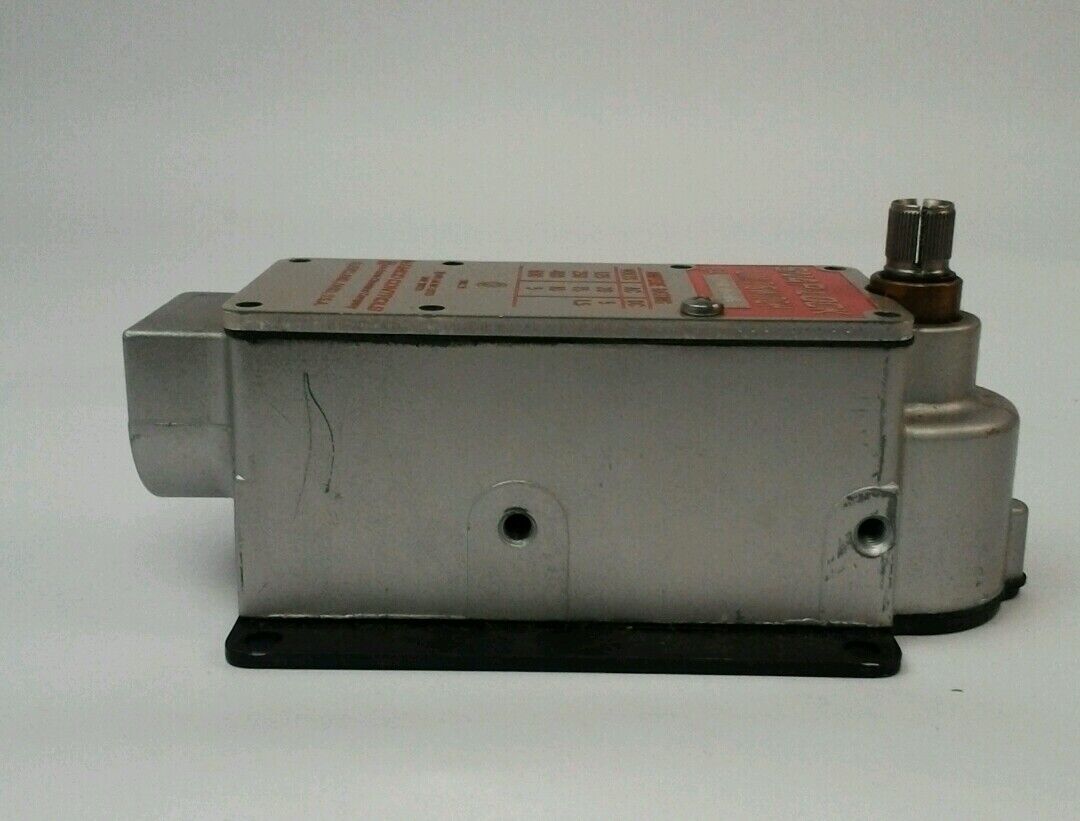 NAMCO LIMIT SWITCH EA 70050100 600VAC/250VDC 20AMP MISSING SCREWS