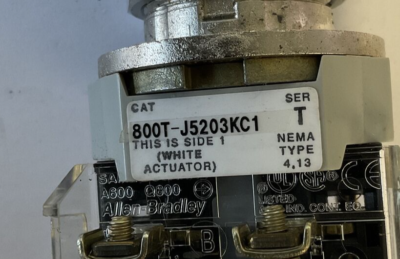 ALLEN BRADLEY 800T-J5203KC1 KEYED SELECTOR SWITCH SER.T