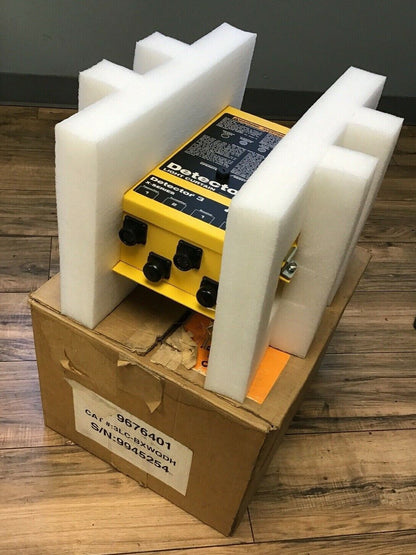 DATA INSTUMENTS/HONEYWELL 3LC-BXWQDH DETECTOR 3 LIGHT CURTAIN CONTROLLER