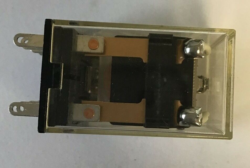 OMRON MY2 RELAY 220/240VAC 5A ***LOTOF4***