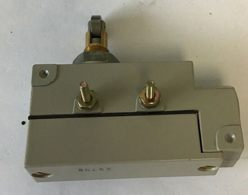 OMRON ZE-Q21-2S LIMIT SWITCH 250VDC 480VAC 15A 1/2HP