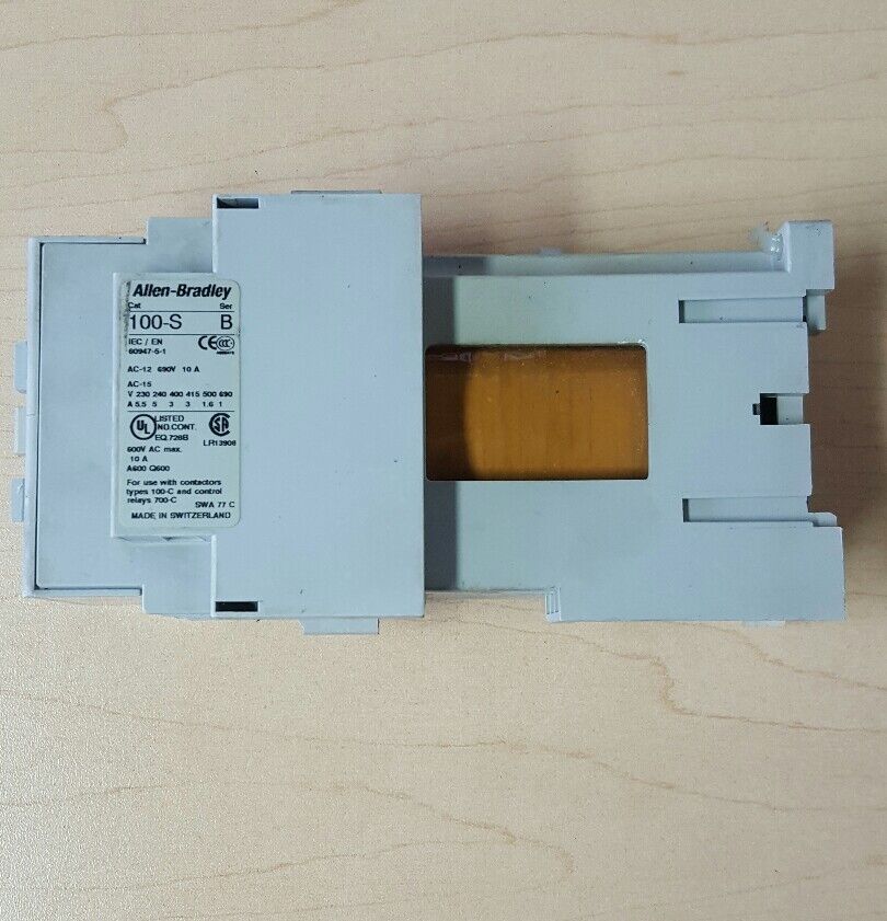 Allen-Bradley Contactor Relay Cat: 100-C37D*00 AUX contactor CAT 100-S
