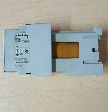 Allen-Bradley Contactor Relay Cat: 100-C37D*00 AUX contactor CAT 100-S
