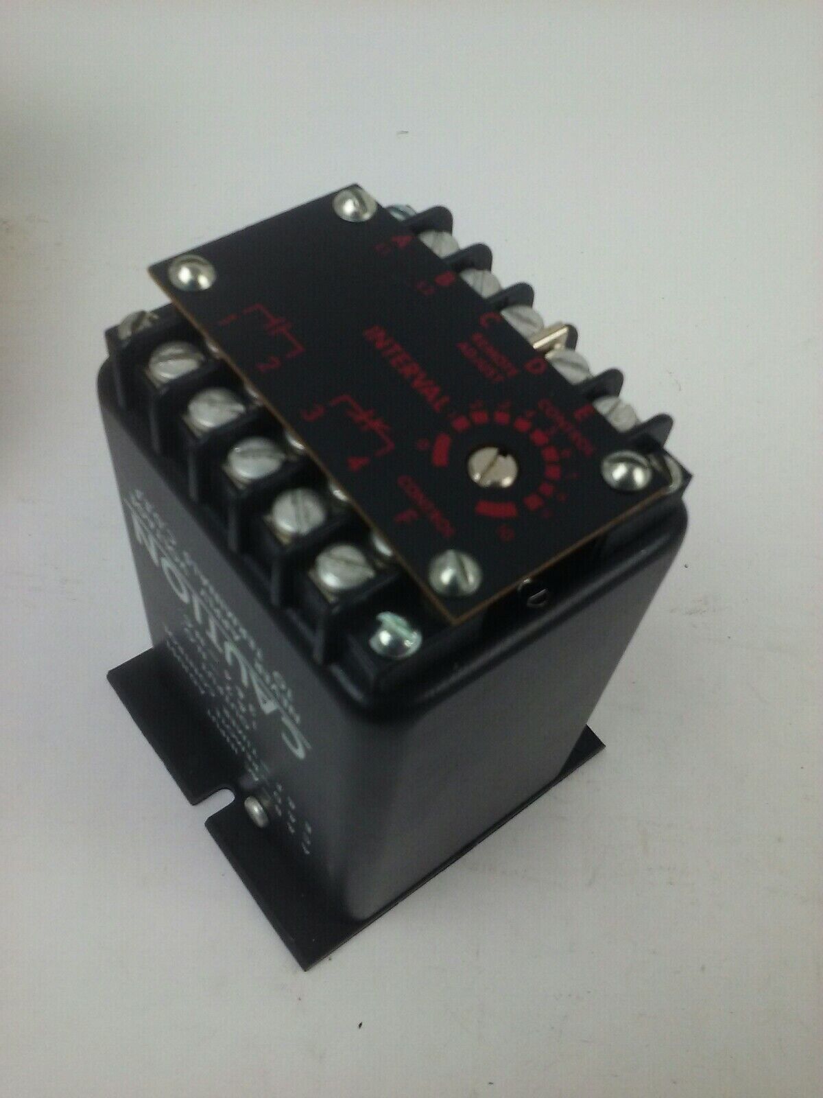 ISSC 1013-1-D-5-B TIME CONTROL RELAY TYPE 5, RANGE .06-1, INPUT 115V 50/60HZ