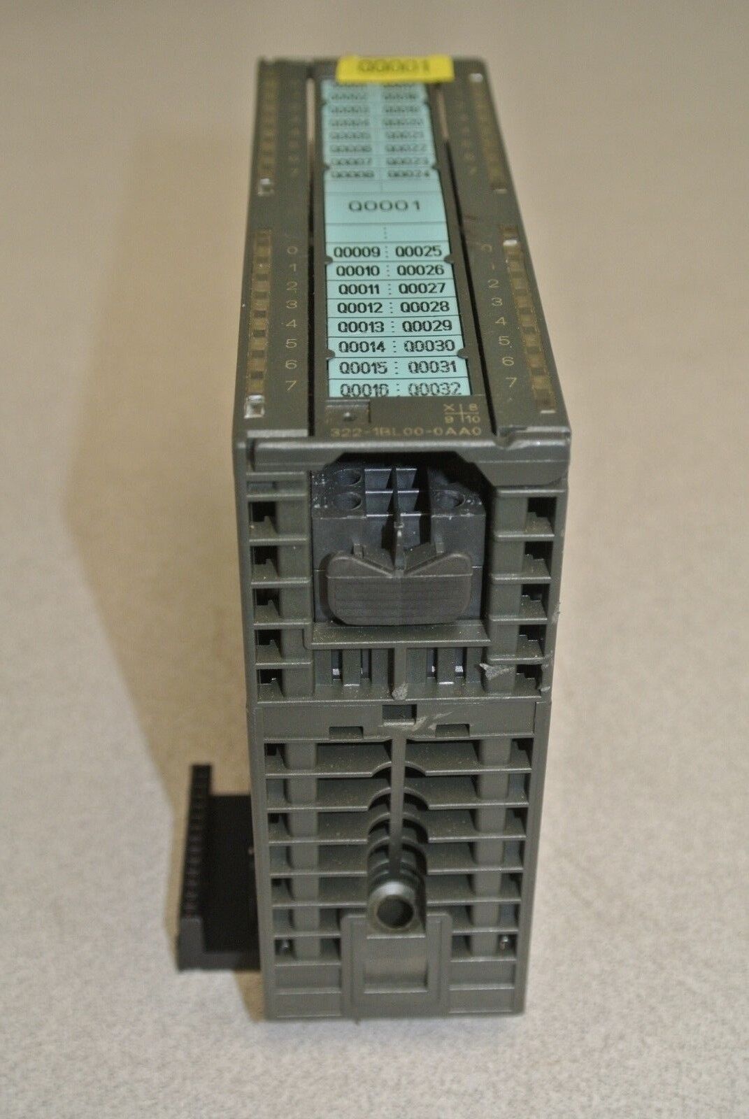 SIEMENS 6ES7 322-1BL00-0AA0 / SIMATIC S7 DIGITAL OUTPUT MODULE / .5A, 24V, 32PT